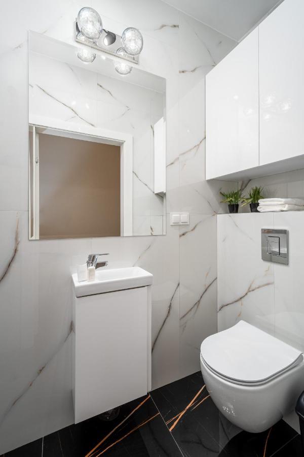 Warsaw Apartments Okrzei 12 Street Екстериор снимка